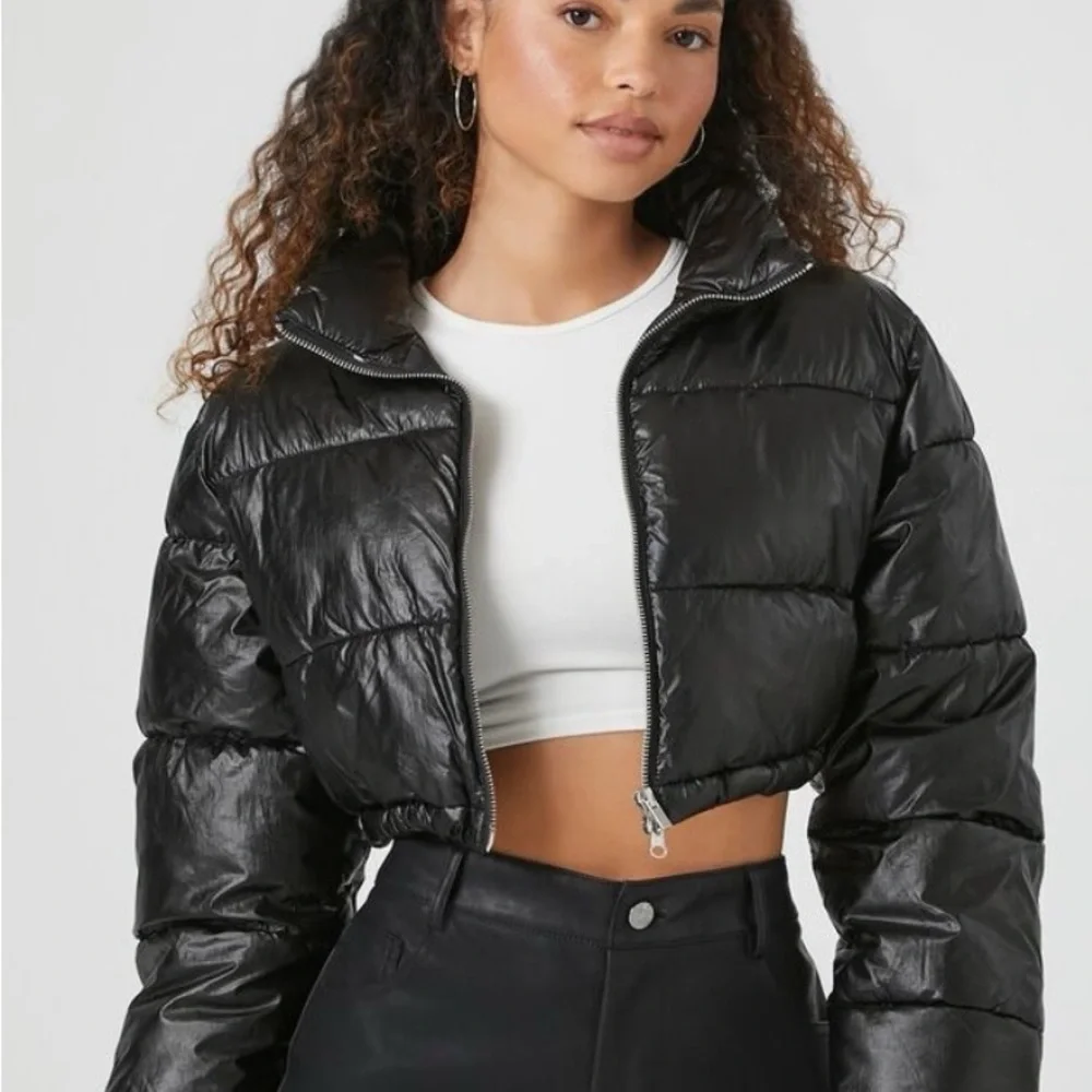 Women's Black Cropped Puffer Jacket Size Small